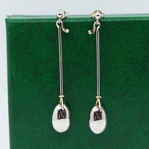 Georg Jensen, Vivianna Torun Bülow-Hübe; Ear rings in sterling Georg Jensen, Vivianna Torun Bülow-Hübe; Ear rings in sterling